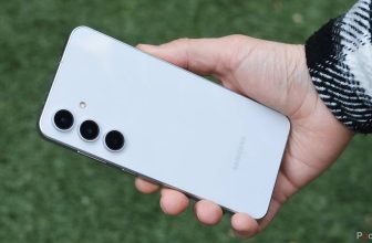 I use a mid-range smartphone and don’t regret it at all